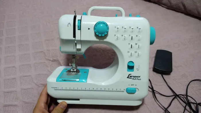 Máquina de costura portatil Lenoxx Multi Poits