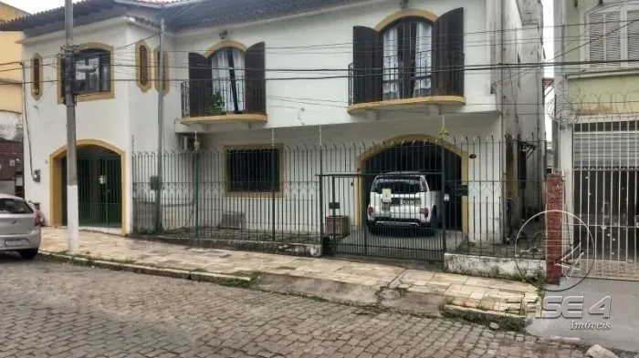 CASA LOCALIZADA NO CENTRO DE RESENDE
