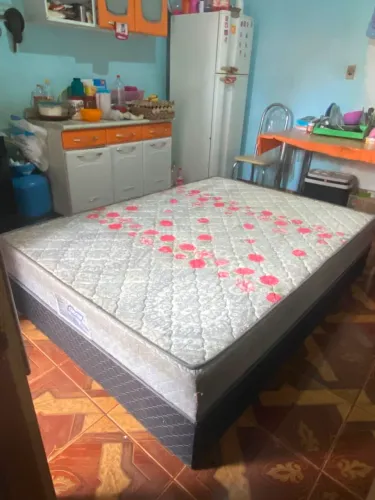 Vende-se cama de casal 