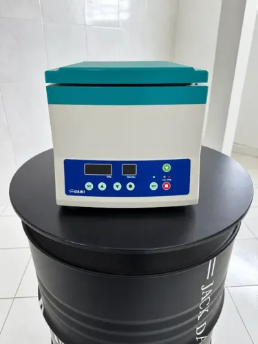 Centrífuga compacta Daiki / Ionlab