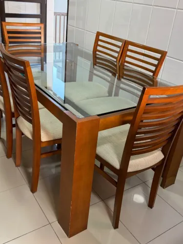 Mesa de Jantar  Vidro e amadeira + 6 cadeiras