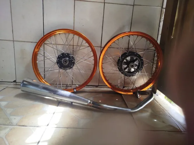 Rodas 160 e escapamento estraladinho 