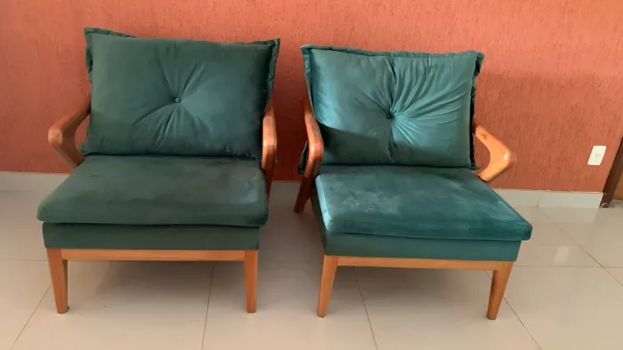 Poltronas grandes de madeira maciça