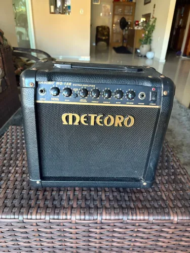 Amplificador Meteor MG15R