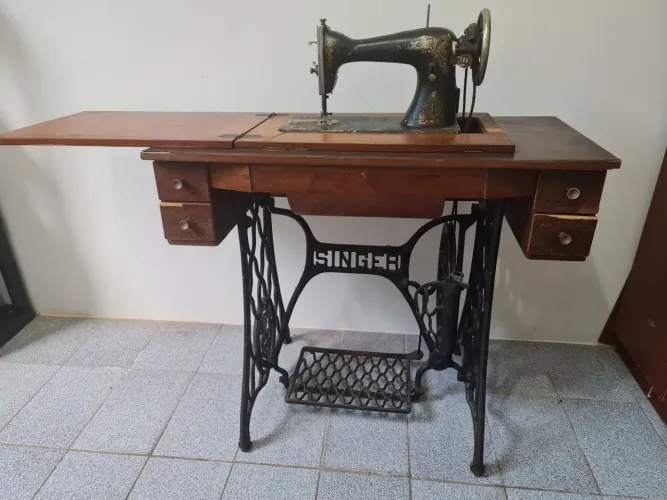 Máquina de Costura Singer