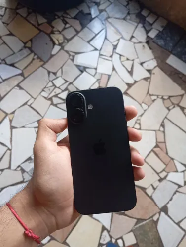 iPhone 16 