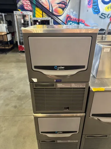 Máquina de gelo produção 40kg por dia Nova