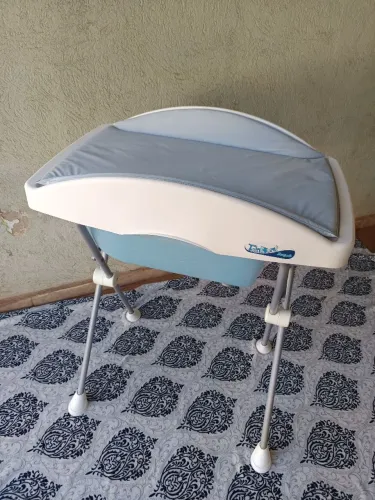 Suporte com banheira e trocador