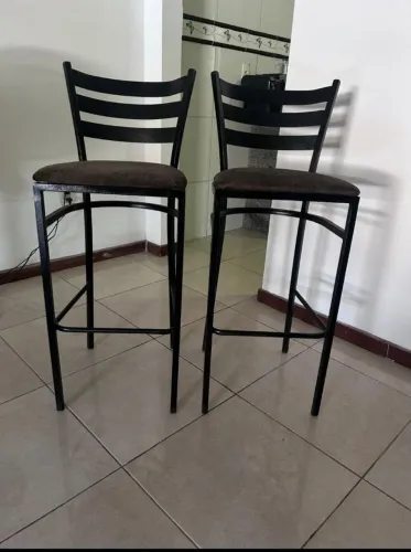 vendo duas cadeiras de cozinha americana