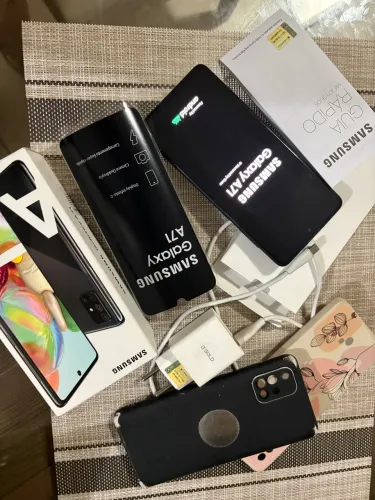 Samsung Galaxy A71 Preto 128GB - Estado de novo.