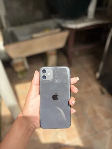iPhone 11 128GB - Face ID funcionando, bateria 86%, tela trincada
