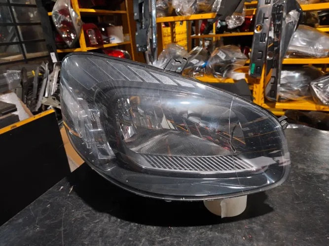 Farol direito Uno Vivace Attractive Sporting 2015 2016 2017 2018 2019 2020