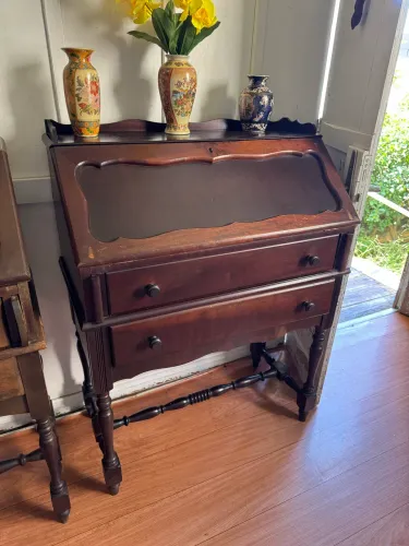 Escrivaninha antiga de madeira 