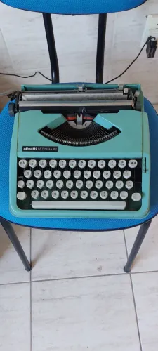 Maquina de escrever Olivetti Lettera 82