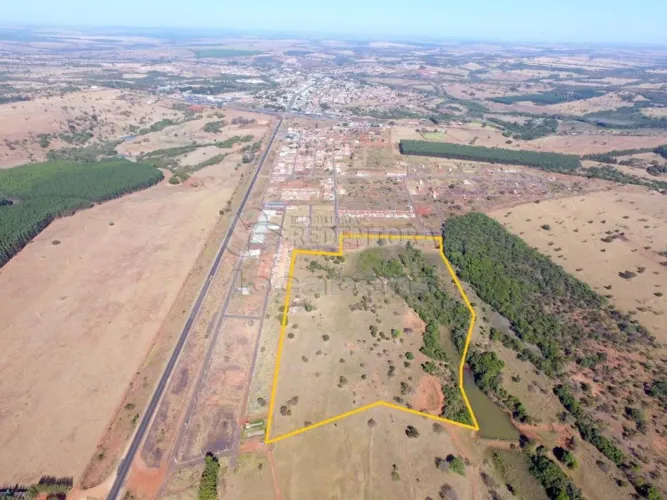 Terreno Área em Prata