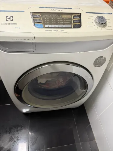Lava e Seca Electrolux LSI09 2014 9kg - Usada