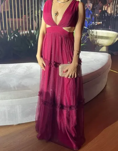 Vestido de festa vermelho bordô com brilho