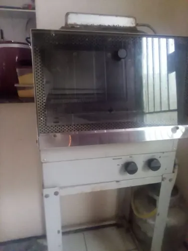 Forno a gás em bom estado da marca Venâncio. 