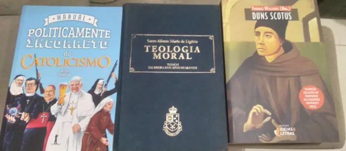 Livros católicos em perfeito estado! 100 reais todos!