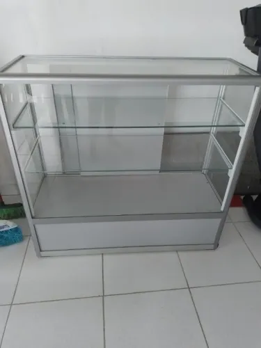 Vidrinhe Um de altura um de largura e 40 centímetros de fundo