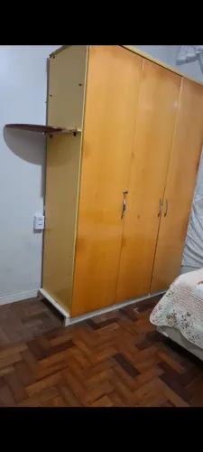 Doação desse guarda roupa 3portas. Leia descrição 