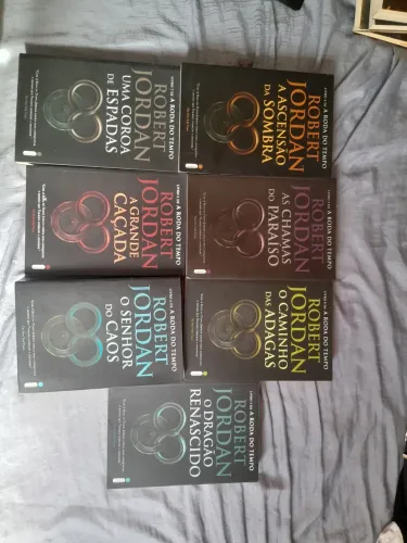 Parte da coleção A Roda do Tempo (livro 2 ao 8)
