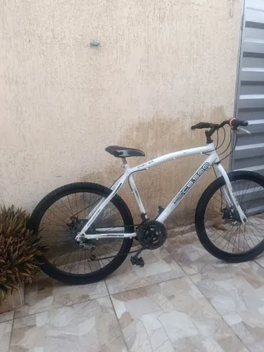 Bicicleta Colli CB500 aro 26.Esta parada há alguns anos,mas as marchas estão funcionando.