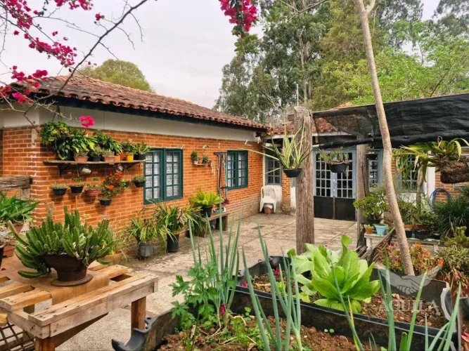 SÍTIO COM 20 mil m² EM SALTO DE PIRAPORA - CASA COM 4 DORMITÓRIOS - 2 SUÍTES - CASA DE CAS