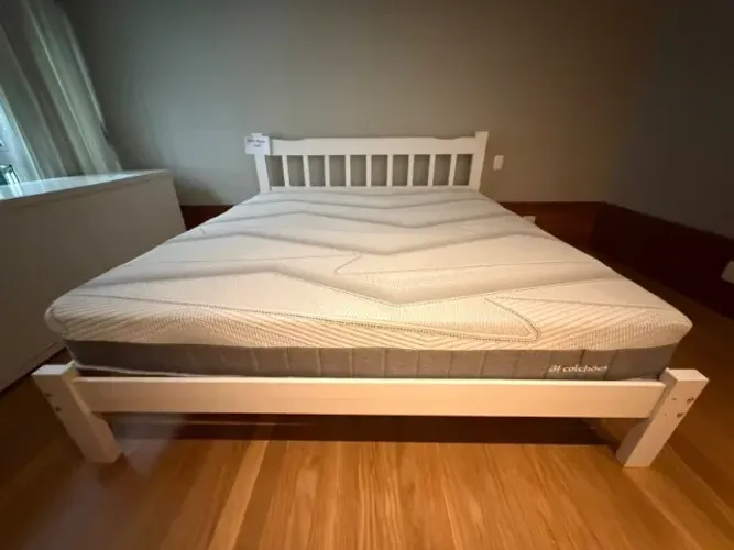 Cama Madeira branca e colchão casal Bf Colchões