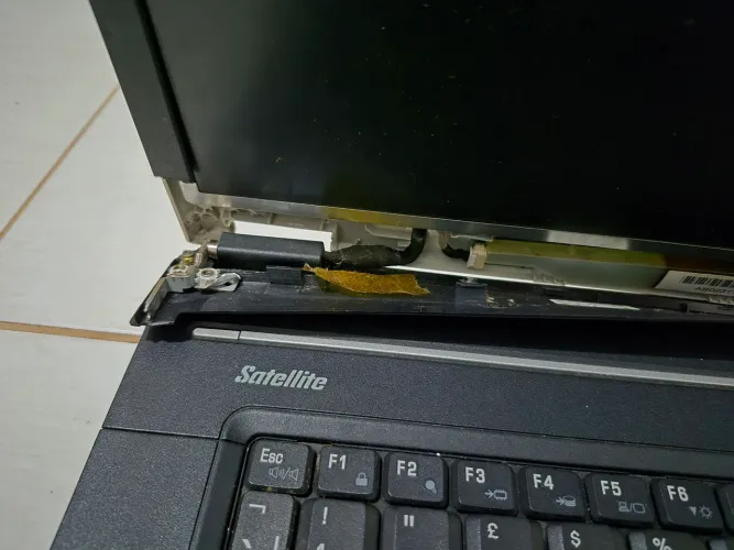 Notebook com defeito para uso de peças