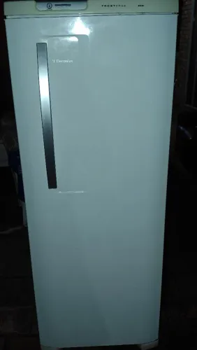 Geladeira Eletrolux RFE38 Frost Free 323 litros