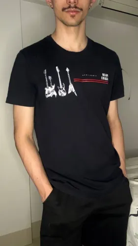 Camiseta estilo Rock com guitarras | Tamanho M