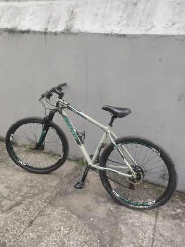 Bicicleta Sense One XC aro 29 muito nova.