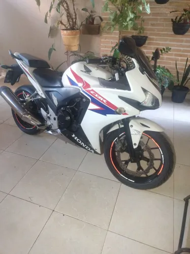 Honda CBR 500r 2014 em excelente estado de conservação 