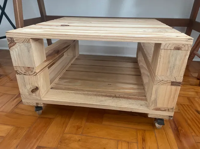 Mesa de centro de Pallet duplo em excelente condição