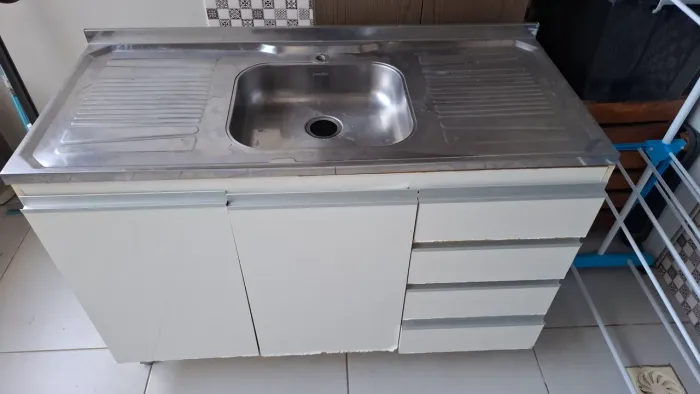 Pia cozinha com balcão