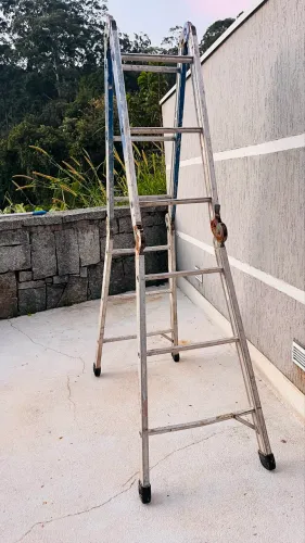 Escada articulada 