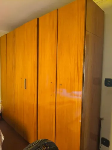 Guarda roupa 6 portas madeira maciça 