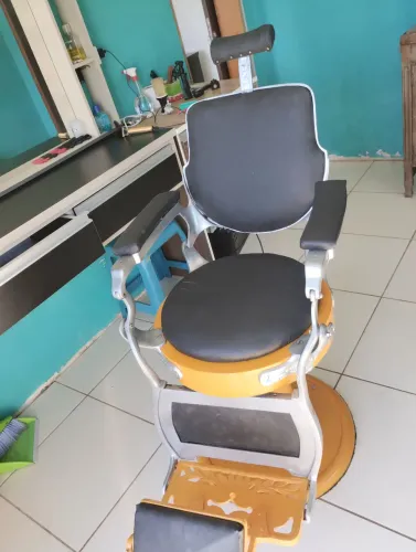 Vendo cadeira ferrante antiga. raridade hidráulica e reclinável.