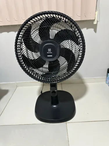 Ventilador Coluna Electrolux 40cm 6 Pás Cinza Efs40 47 Cm 60 Hz Grafite Preto Plástico 6