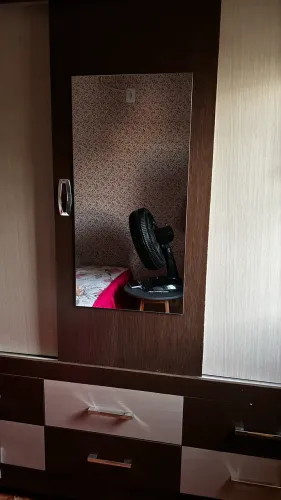 Vendo guarda-roupa roupa usado