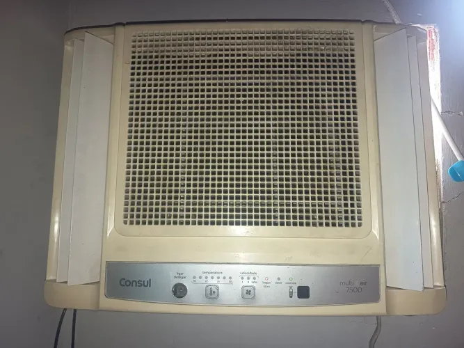 Vendo ar condicionado Consul 7.500 BTUs com controle remoto 