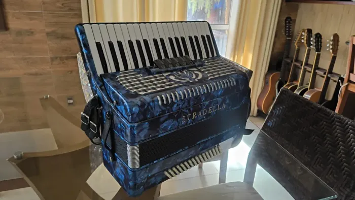 ACORDEON STRADELLA 80 BAIXOS IMPECÁVEL ( AULAS DE SANFONA ? )