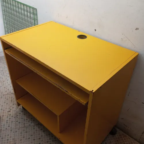 Escrivaninha em Madeira com Pintura Automotiva 