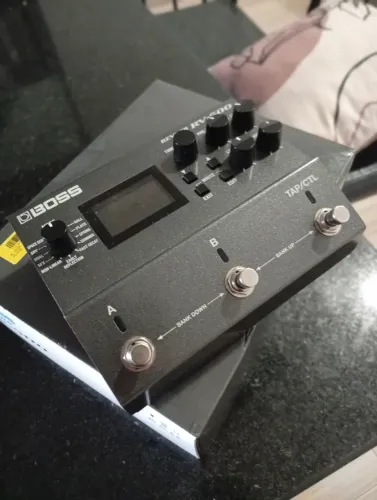 Pedal RV-500 da Boss impecável