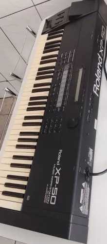 Teclado sintetizador Roland xp 50 em ótimo estado,sem nenhum arranhão super novo