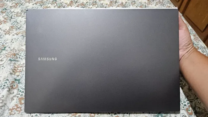 Notebook Book 15.6" i3 12gb ram Samsung Cor Prateado