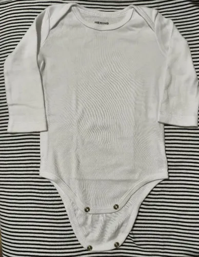 Body Hering Baby tamanho 9 a 12 meses