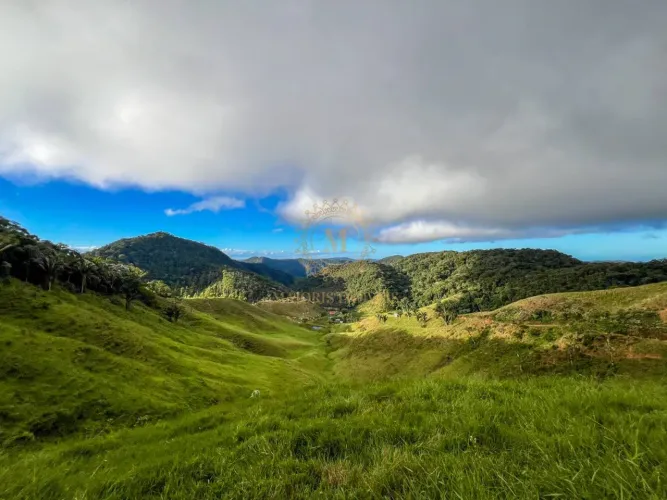 Terrenos à Venda com Vista para o Mar e Montanhas - OPORTUNIDADE