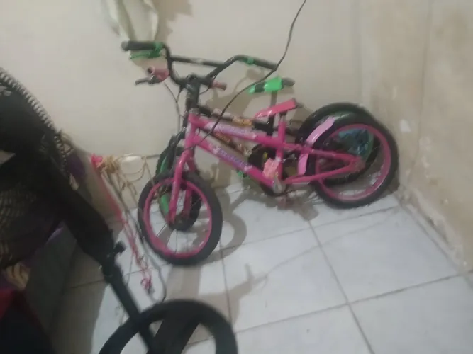 Vendo duas bicicletas infantil de menina e menino